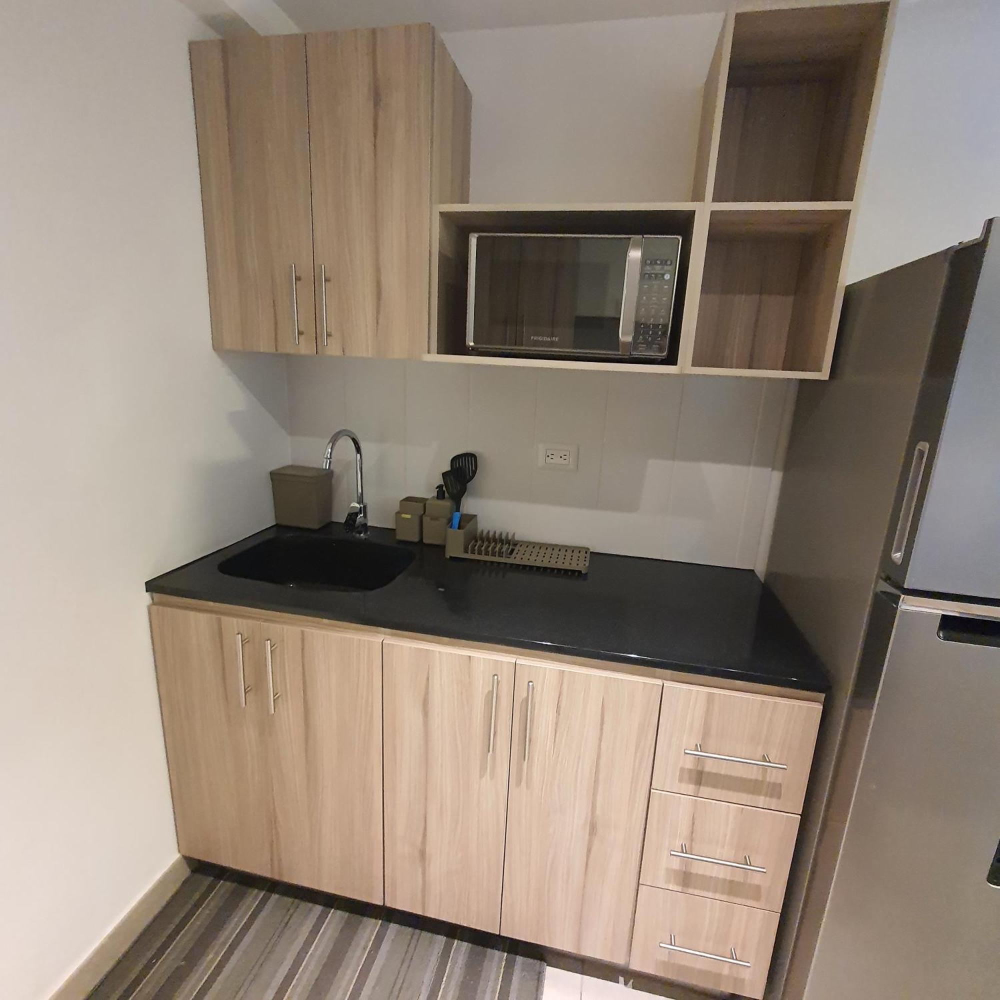 Tipo Loft 2 Camas Con Parqueo * Guatemala City
