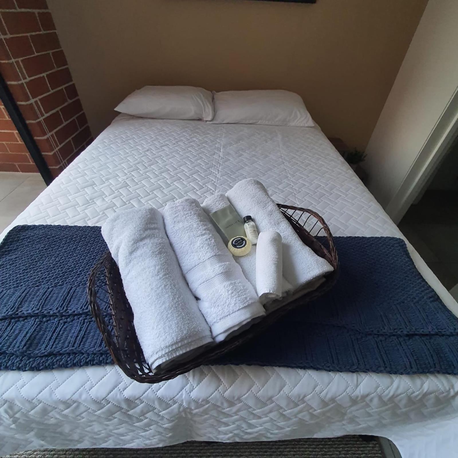 Tipo Loft 2 Camas Con Parqueo * Guatemala City